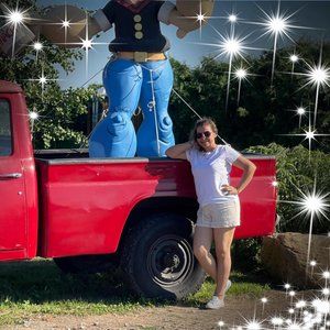 Meet your Posher, Liliana teresa